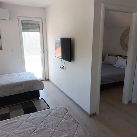 Va Vikendica Semesterbostad